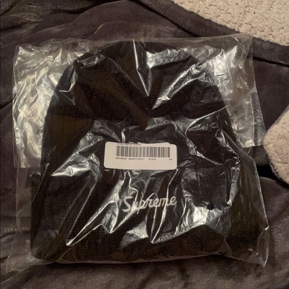 supreme loose gauge beanie
